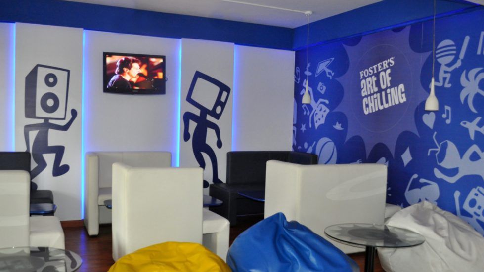 Foster’s Lounges